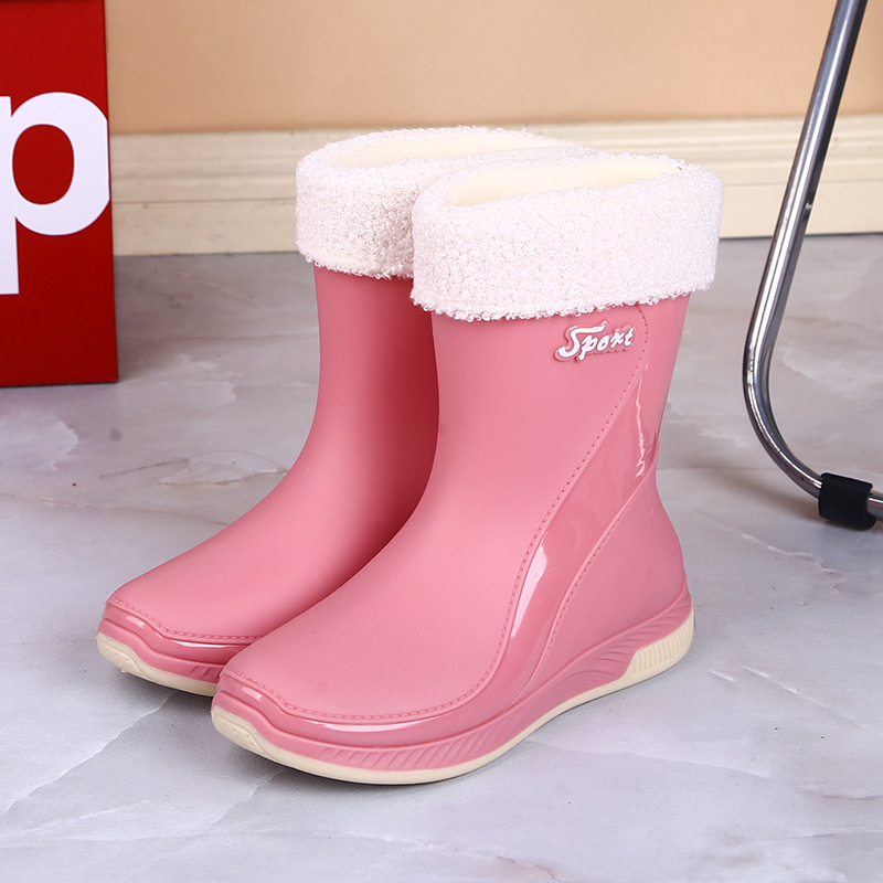 Ženske kišne čizme s PVC gornjim dijelom, srednja duljina cijevi, ravni potpetica, slip-on