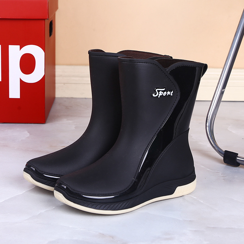 Ženske kišne čizme s PVC gornjim dijelom, srednja duljina cijevi, ravni potpetica, slip-on