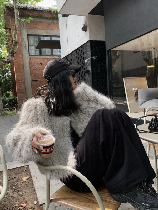 Kožušuch z umelej kožušiny, japonsko-kórejský voľný štýl, V-krk, dlhé rukávy, hlavná tkanina: umelej kožušiny, obsah tkaniny ≥95%