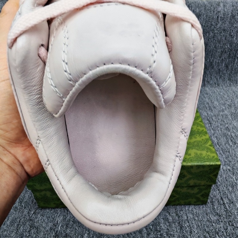 Unisex αθλητικά παπούτσια με αυξημένη σόλα, επάνω μέρος από δέρμα και δικτυωτό, κορδόνια, κυματοειδές σχέδιο