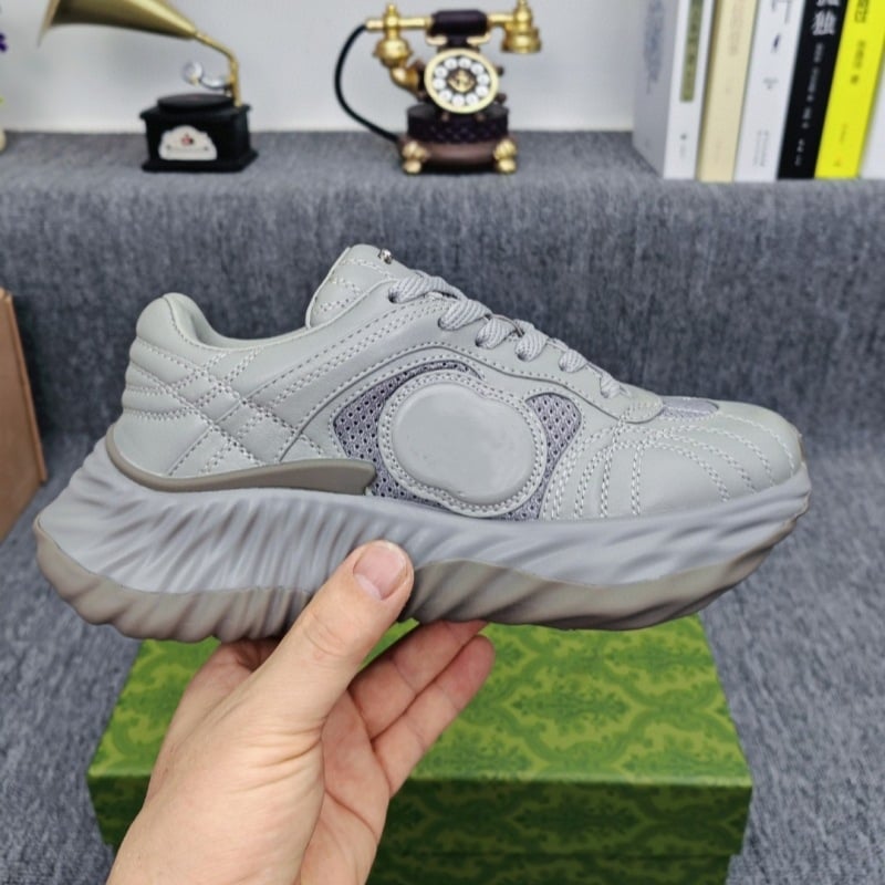 Unisex αθλητικά παπούτσια με αυξημένη σόλα, επάνω μέρος από δέρμα και δικτυωτό, κορδόνια, κυματοειδές σχέδιο