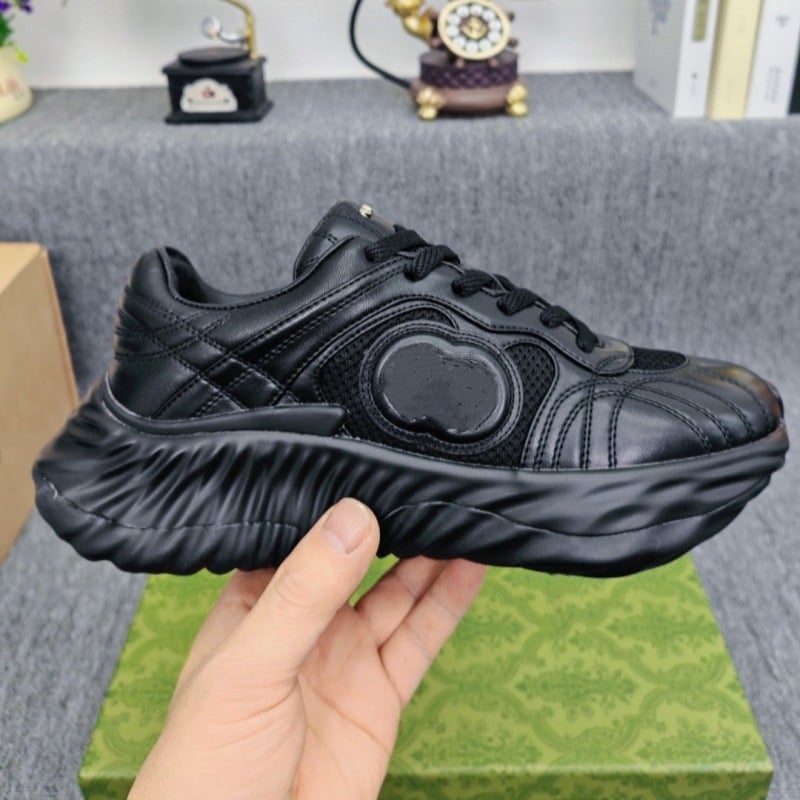 Unisex αθλητικά παπούτσια με αυξημένη σόλα, επάνω μέρος από δέρμα και δικτυωτό, κορδόνια, κυματοειδές σχέδιο