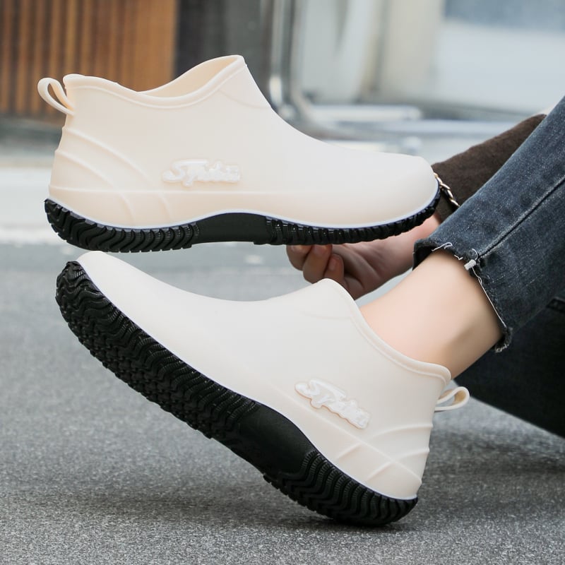 Női PVC esőcsizmák, alacsony szár, lapos sarok, egybeöntött kivitel, egyszínű