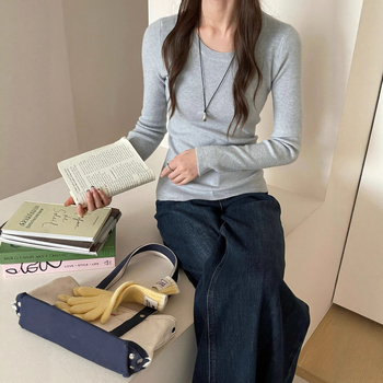 Γυναικείος πλεκτός πουλόβερ με κουκούλα, μεσαία πυκνότητα, χαμηλό στρογγυλό ντεκολτέ, μακριά μανίκια