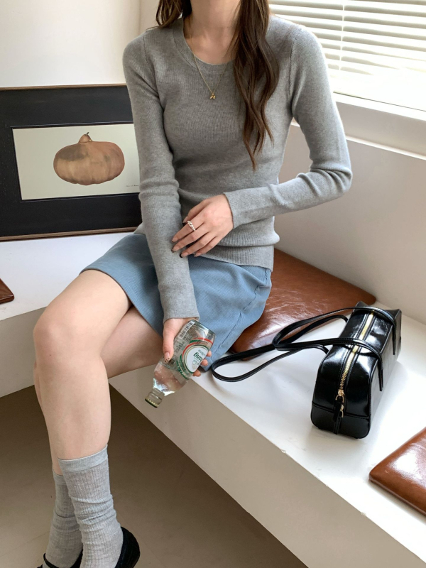 Γυναικείος πλεκτός πουλόβερ με κουκούλα, μεσαία πυκνότητα, χαμηλό στρογγυλό ντεκολτέ, μακριά μανίκια