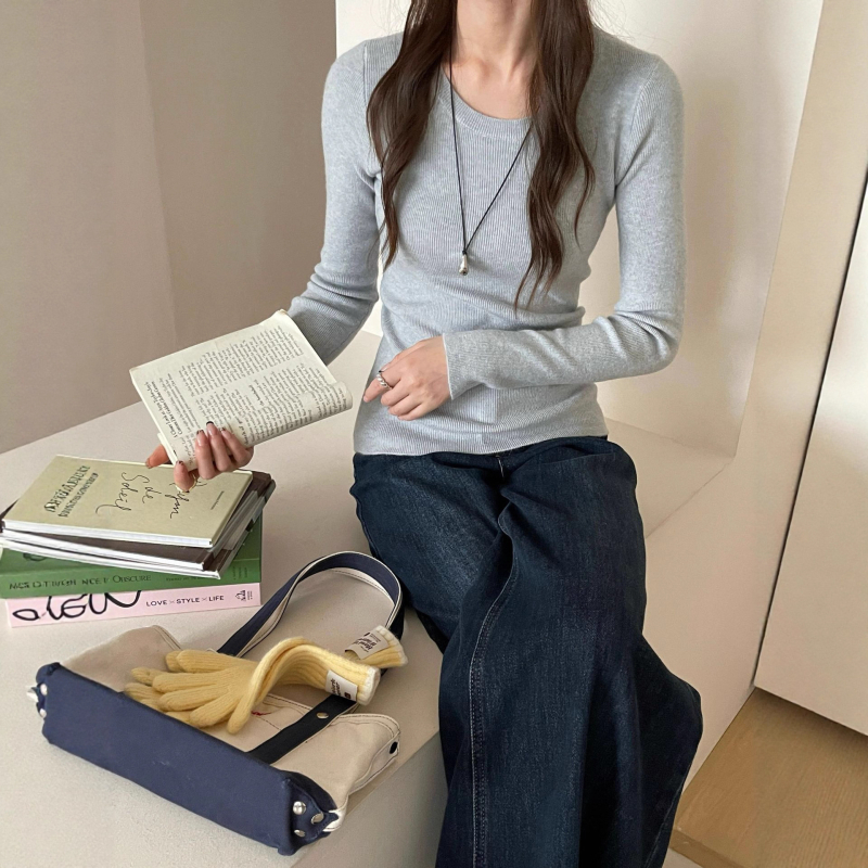 Γυναικείος πλεκτός πουλόβερ με κουκούλα, μεσαία πυκνότητα, χαμηλό στρογγυλό ντεκολτέ, μακριά μανίκια