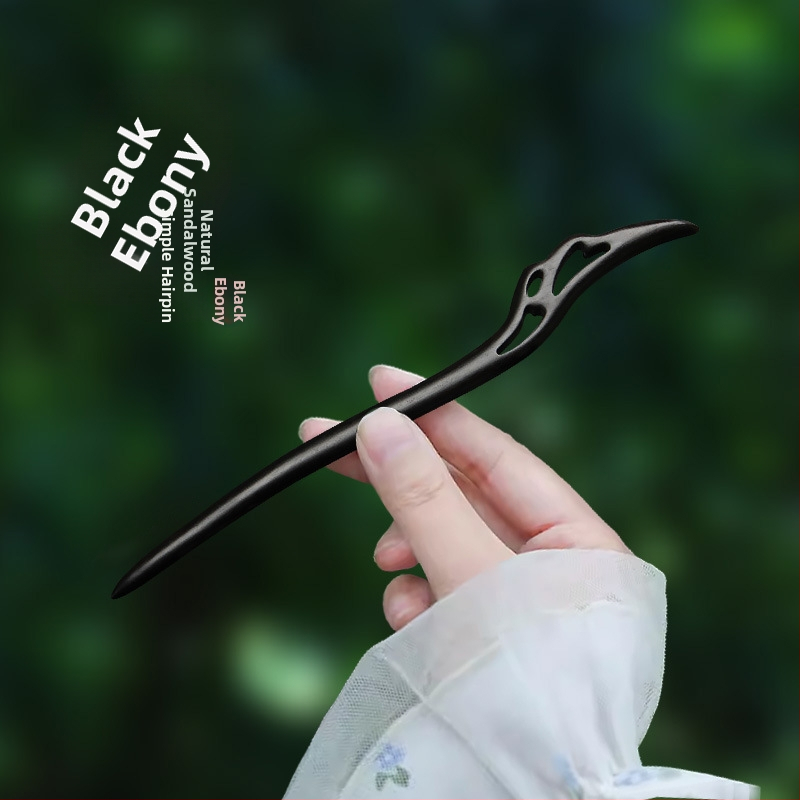 Clema de păr din lemn gravată cu floare de prune, în stil chinezesc (Material: Lemn; Stil: Chinezesc; Procesare: Gravare; Formă: Flori)