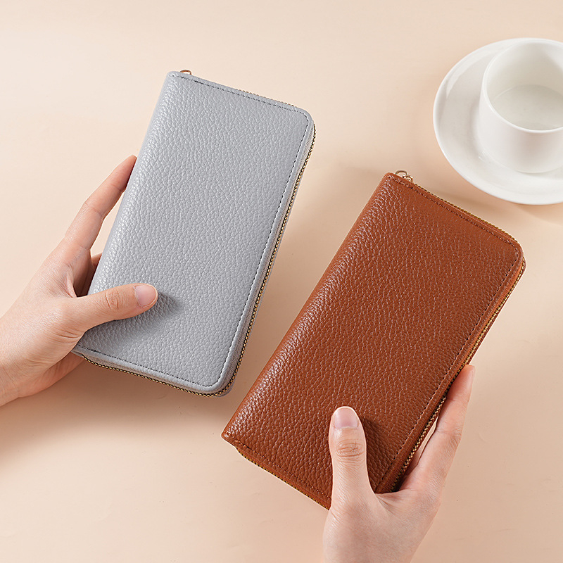 Portofel feminin din PU, textură piele granule (pebbled), capacitate mare, extensie, căptușală din piele sintetică, primăvara 2025