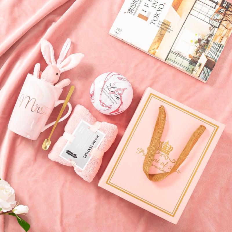 Κεραμικό φλιτζάνι, πενταμελής δώρο σετ σε κουτί δώρου, κυλινδικού σχήματος, με λαβή, κουταλάκι και κορδόνι μεταφοράς