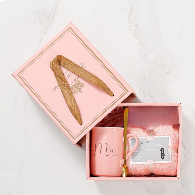 Κεραμικό φλιτζάνι, πενταμελής δώρο σετ σε κουτί δώρου, κυλινδικού σχήματος, με λαβή, κουταλάκι και κορδόνι μεταφοράς