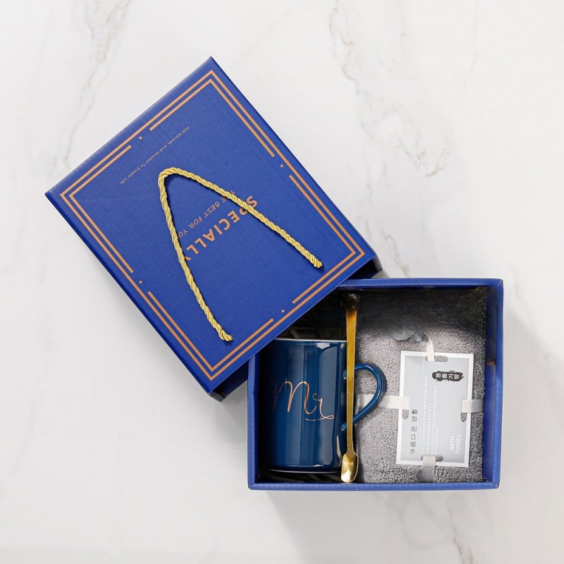 Κεραμικό φλιτζάνι, πενταμελής δώρο σετ σε κουτί δώρου, κυλινδικού σχήματος, με λαβή, κουταλάκι και κορδόνι μεταφοράς