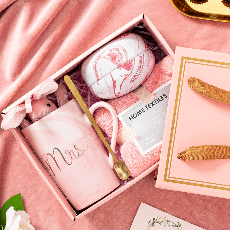 Κεραμικό φλιτζάνι, πενταμελής δώρο σετ σε κουτί δώρου, κυλινδικού σχήματος, με λαβή, κουταλάκι και κορδόνι μεταφοράς