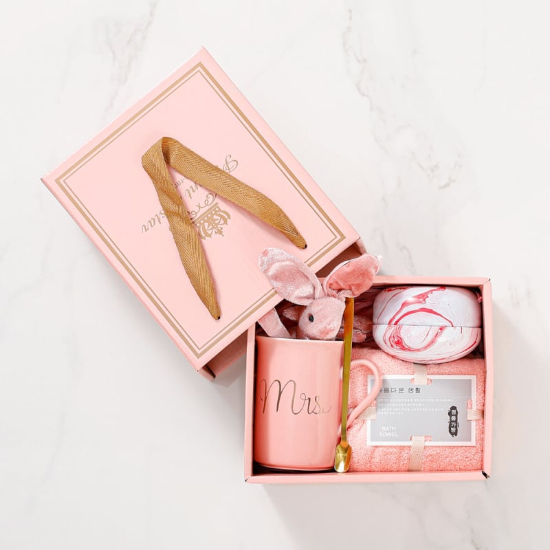 Κεραμικό φλιτζάνι, πενταμελής δώρο σετ σε κουτί δώρου, κυλινδικού σχήματος, με λαβή, κουταλάκι και κορδόνι μεταφοράς