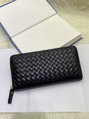 Portofel de damă din piele naturală, lung, din piele de vită de prim strat, model în carouri, căptușeală din piele de miel — Primăvara 2024