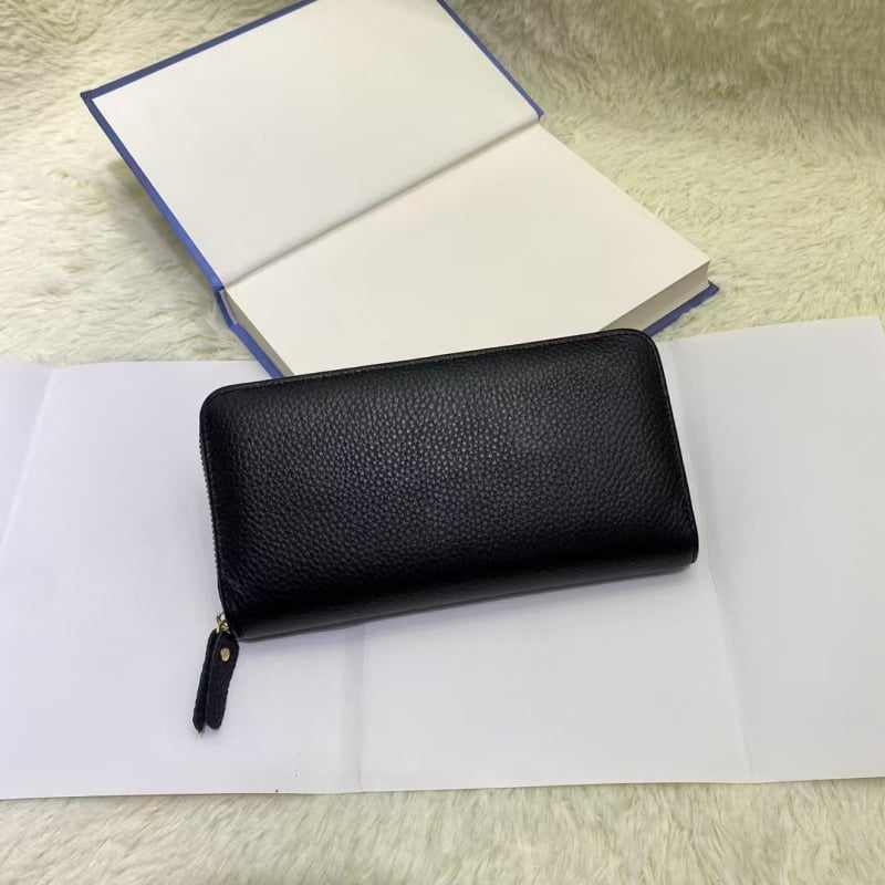 Portofel de damă din piele naturală, lung, din piele de vită de prim strat, model în carouri, căptușeală din piele de miel — Primăvara 2024