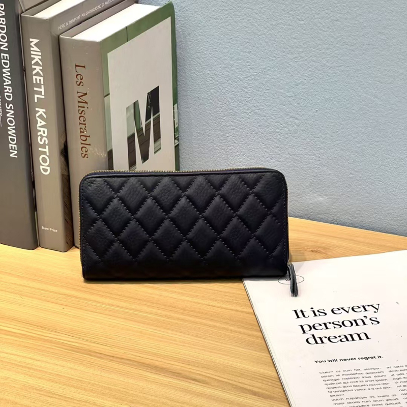 Portofel de damă din piele naturală, lung, din piele de vită de prim strat, model în carouri, căptușeală din piele de miel — Primăvara 2024