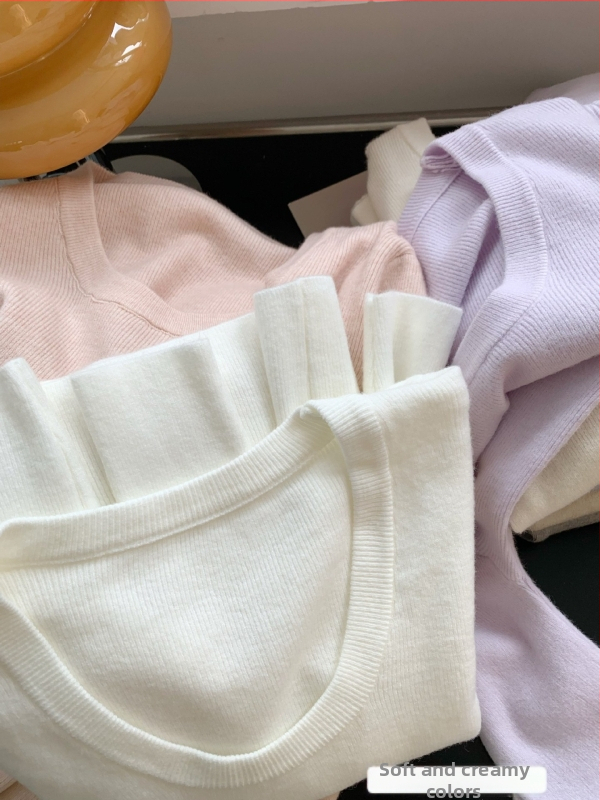 Πλεκτό πουλόβερ μαλλιού με U-λαιμό, μακριά μανίκια, στενή γραμμή