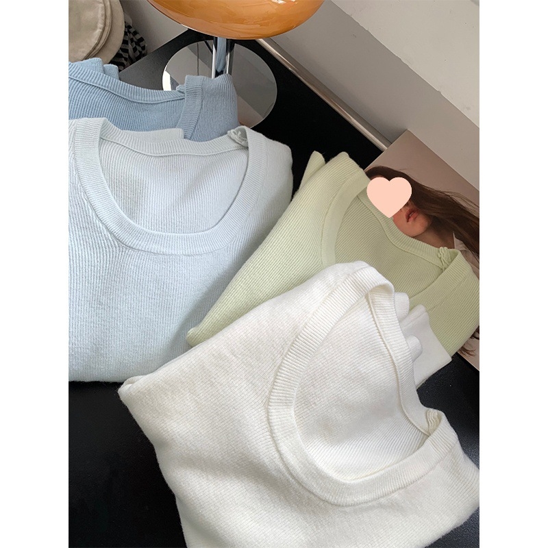 Πλεκτό πουλόβερ μαλλιού με U-λαιμό, μακριά μανίκια, στενή γραμμή