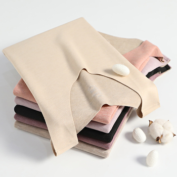 Vesta termică, amestec de cașmir (30–50% acrilic), grosime extra 301-350 g/m2, guler rotund, strat unic de bază