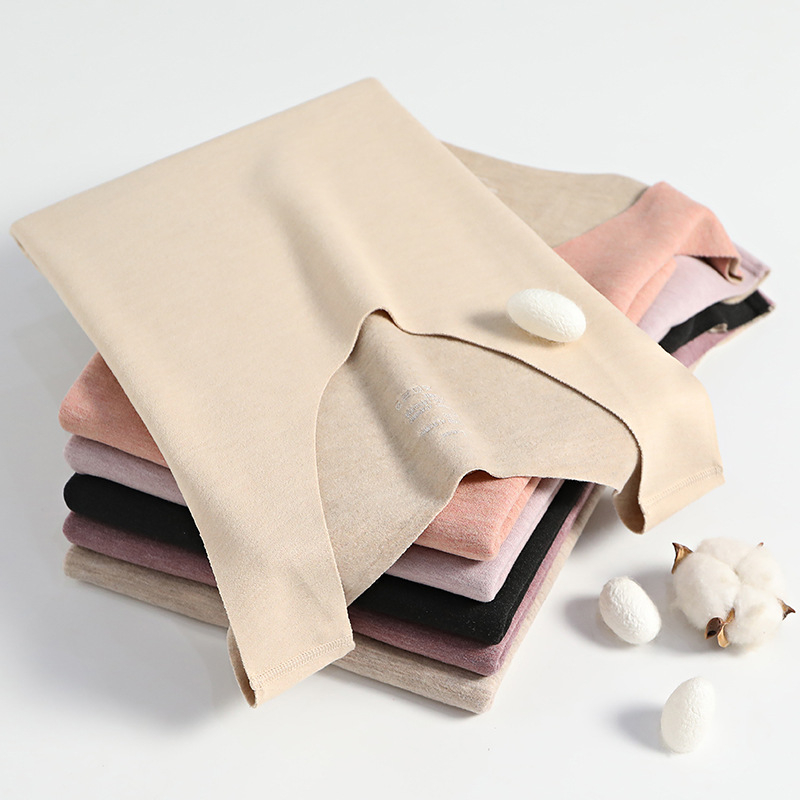 Vesta termică, amestec de cașmir (30–50% acrilic), grosime extra 301-350 g/m2, guler rotund, strat unic de bază