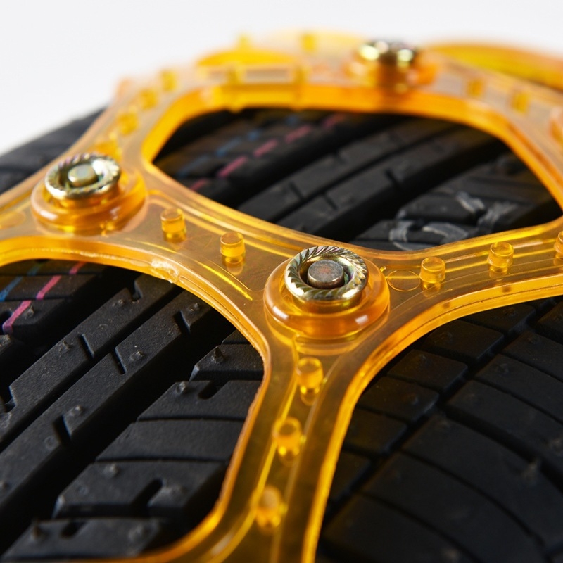 Gumi csúszásgátló kerékcsík autókhoz, SUV-khez és kisbuszokhoz — univerzális, körülbelül 4 kg, telepítés támogatott, illeszkedik 205/55R16, 235/55R18, 225/65R17 méretekhez