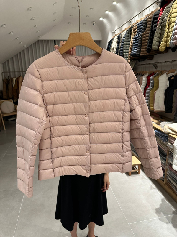 Dámska ľahká krátka bunda z bieleho kačacieho down, okrúhly výstrih, kasmírové výplň 51–55%