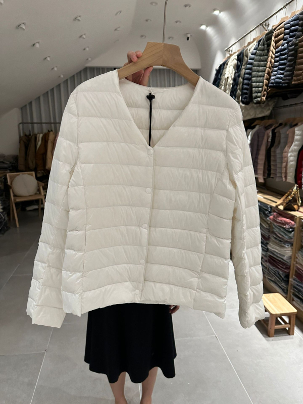 Dámska ľahká krátka bunda z bieleho kačacieho down, okrúhly výstrih, kasmírové výplň 51–55%