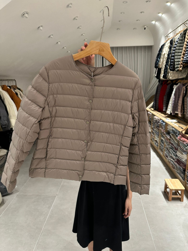 Dámska ľahká krátka bunda z bieleho kačacieho down, okrúhly výstrih, kasmírové výplň 51–55%