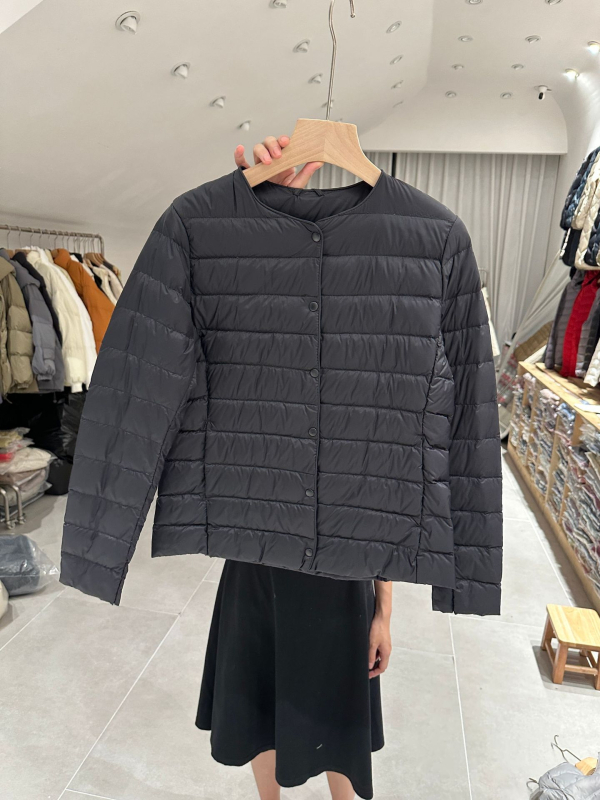 Dámska ľahká krátka bunda z bieleho kačacieho down, okrúhly výstrih, kasmírové výplň 51–55%