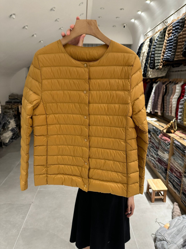 Dámska ľahká krátka bunda z bieleho kačacieho down, okrúhly výstrih, kasmírové výplň 51–55%