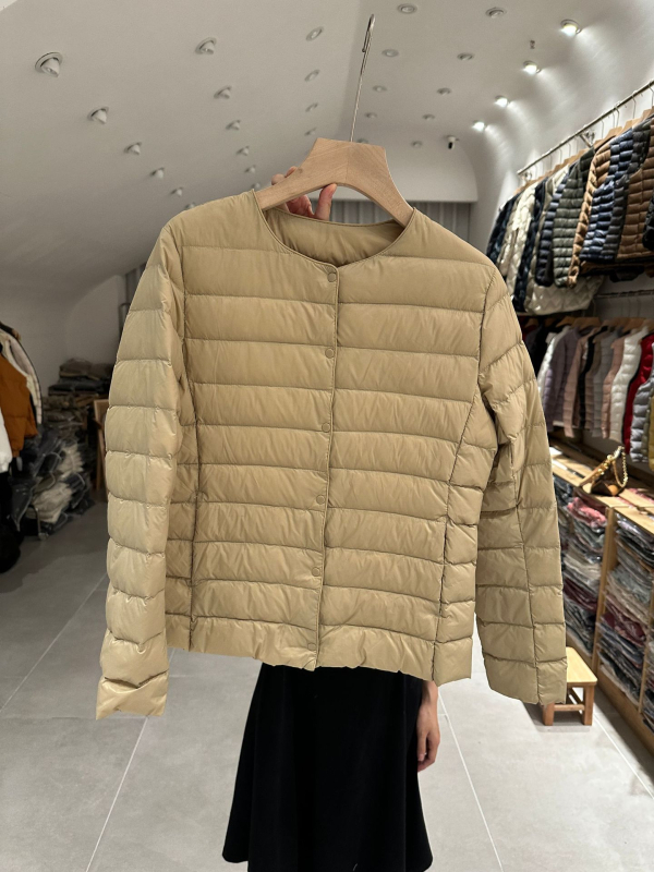 Dámska ľahká krátka bunda z bieleho kačacieho down, okrúhly výstrih, kasmírové výplň 51–55%