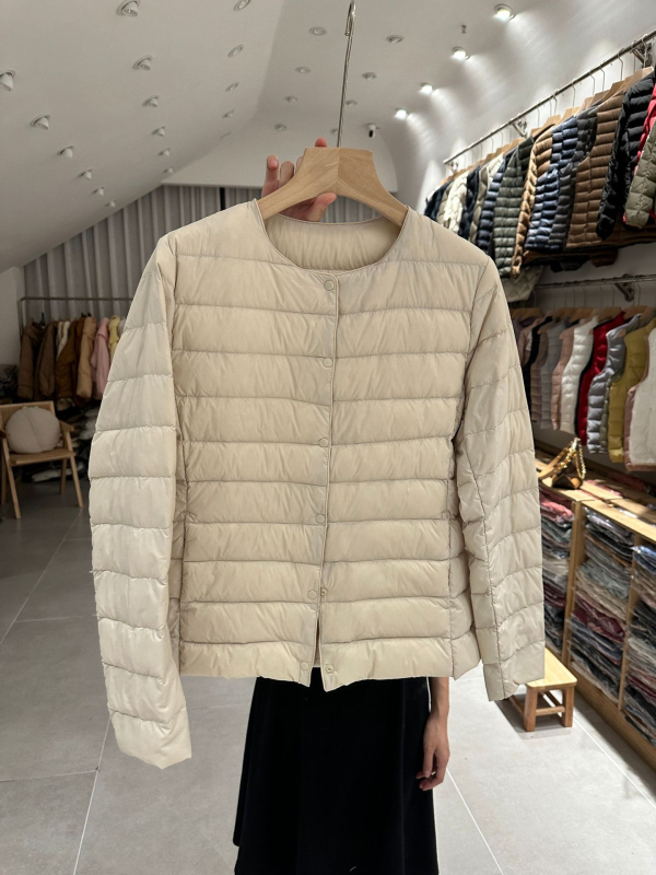Dámska ľahká krátka bunda z bieleho kačacieho down, okrúhly výstrih, kasmírové výplň 51–55%