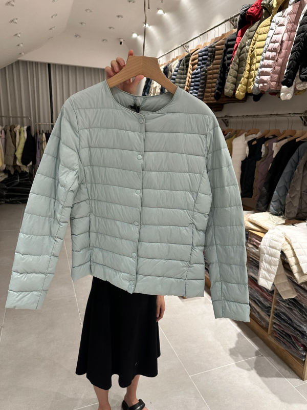 Dámska ľahká krátka bunda z bieleho kačacieho down, okrúhly výstrih, kasmírové výplň 51–55%