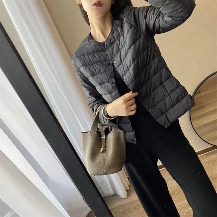 Dámska ľahká krátka bunda z bieleho kačacieho down, okrúhly výstrih, kasmírové výplň 51–55%