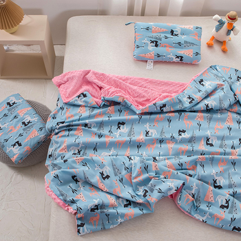 Gyerekeknek és babáknak szánt takaró 100% pamut és velúr összetevővel, rajzfilmszerű stílus, 200–300 g, négy évszakos, gépi mosás