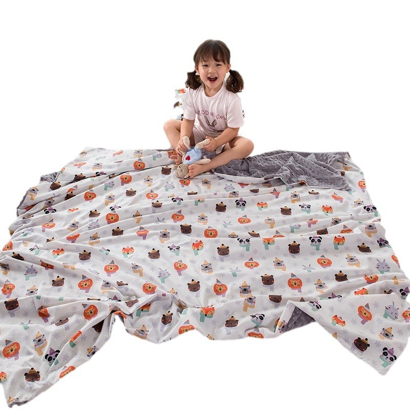 Gyerekeknek és babáknak szánt takaró 100% pamut és velúr összetevővel, rajzfilmszerű stílus, 200–300 g, négy évszakos, gépi mosás