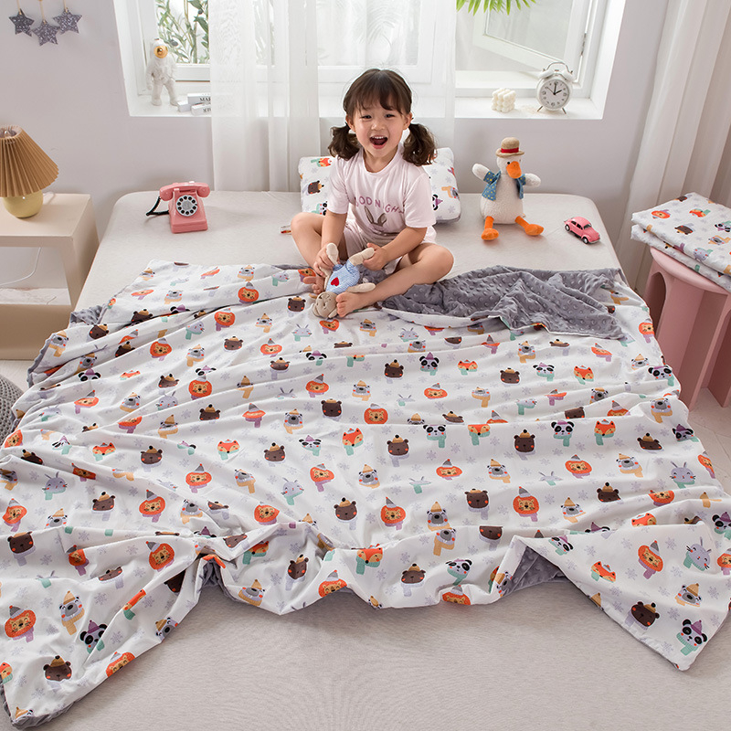 Gyerekeknek és babáknak szánt takaró 100% pamut és velúr összetevővel, rajzfilmszerű stílus, 200–300 g, négy évszakos, gépi mosás
