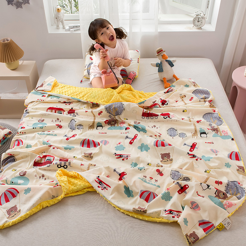 Gyerekeknek és babáknak szánt takaró 100% pamut és velúr összetevővel, rajzfilmszerű stílus, 200–300 g, négy évszakos, gépi mosás