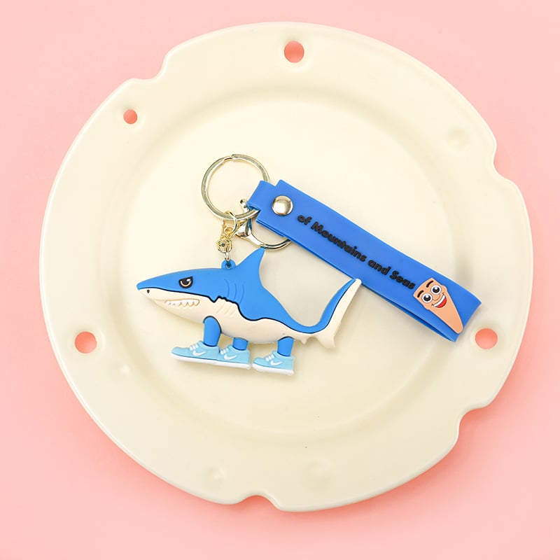 PVC kulcstartó – karikatúra figura Shanhaijing, ember bottal és cápa baba