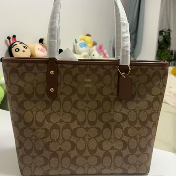 Γυναικεία τσάντα City30 Tote, PVC, αστικός μινιμαλιστικός στυλ, οριζόντιο ορθογώνιο σχήμα, κλείσιμο με φερμουάρ, εσωτερικό διαμέρισμα με φερμουάρ, εσωτερική τσέπη τύπου patch, επένδυση πολυεστέρα-βαμβάκι, διπλοί ιμάντες, μεγάλος χώρος αποθήκευσης