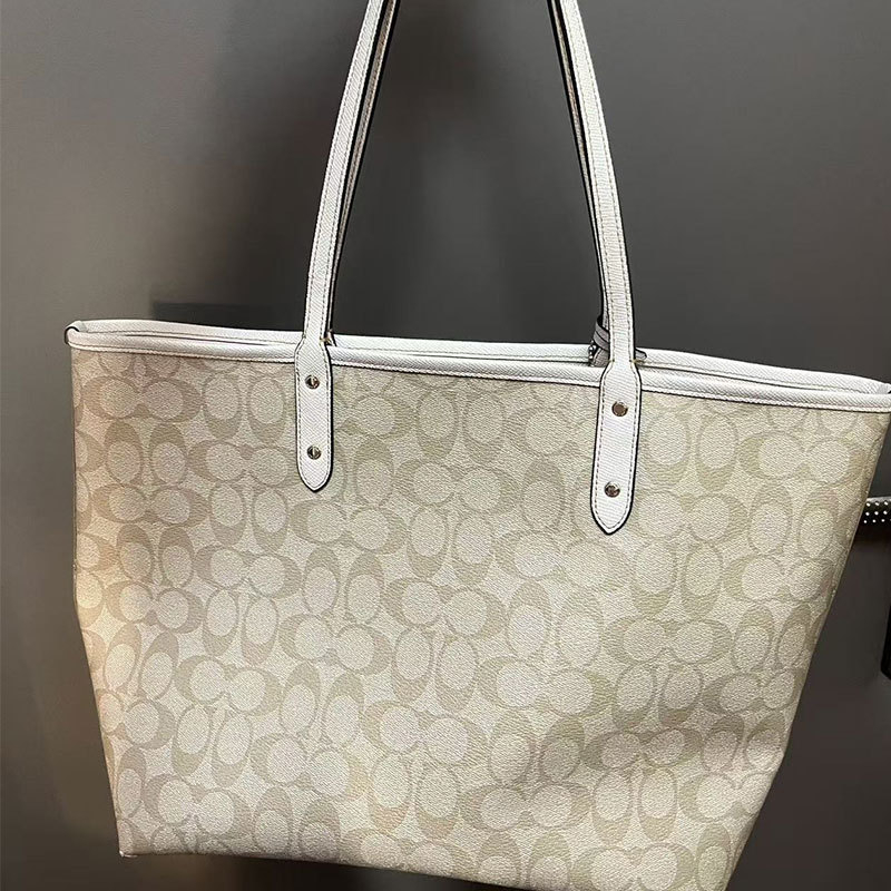 Γυναικεία τσάντα City30 Tote, PVC, αστικός μινιμαλιστικός στυλ, οριζόντιο ορθογώνιο σχήμα, κλείσιμο με φερμουάρ, εσωτερικό διαμέρισμα με φερμουάρ, εσωτερική τσέπη τύπου patch, επένδυση πολυεστέρα-βαμβάκι, διπλοί ιμάντες, μεγάλος χώρος αποθήκευσης