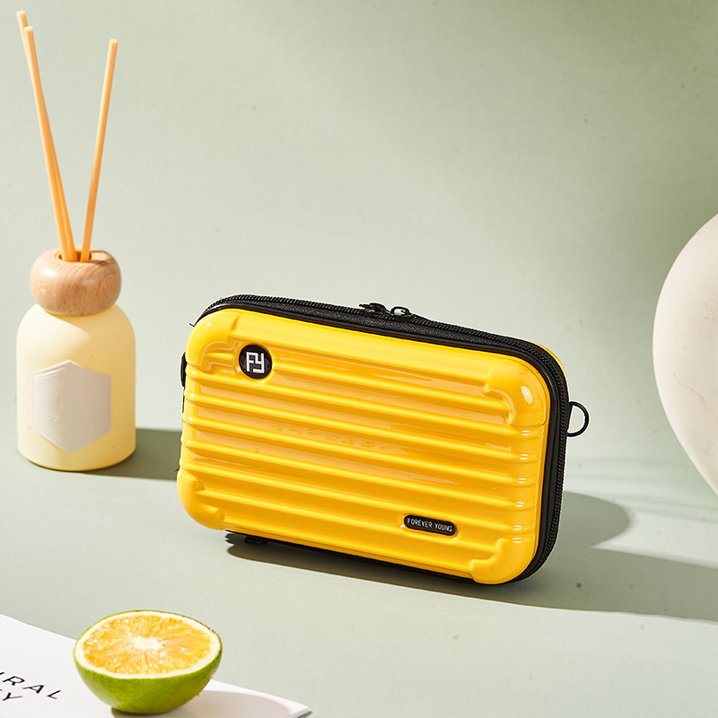 Mini PC kozmetička torbica s crossbody remenom, korejskog stila za putovanja; vanjska plastika, podstava od poliester; vodootporna, periva, višefunkcionalna; unisex.