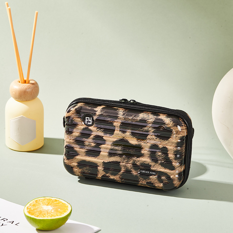 Mini PC kozmetička torbica s crossbody remenom, korejskog stila za putovanja; vanjska plastika, podstava od poliester; vodootporna, periva, višefunkcionalna; unisex.