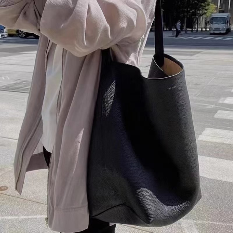 Bucket torba od prave kože, urbani minimalistički stil, lychee tekstura, proljeće 2025, svakodnevna upotreba