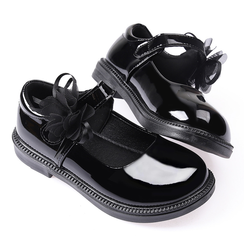 Dievčenské kožené topánky – vrchný diel z rozdelenej kože, gumová podrážka, zapínanie na suchý zips, PU vložka, priedušné, protišmykové, odolné voči opotrebeniu