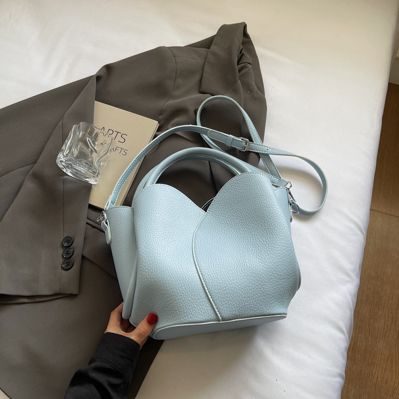 Geantă de damă tip bucket din PU, curea crossbody, închidere magnetică, căptușeală din piele sintetică, primăvara 2025