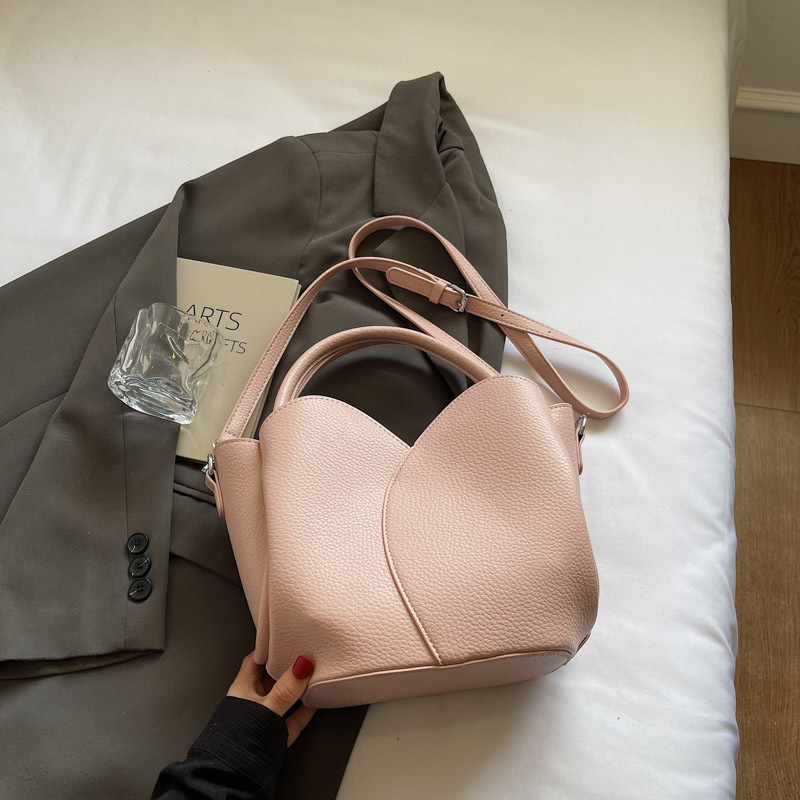 Geantă de damă tip bucket din PU, curea crossbody, închidere magnetică, căptușeală din piele sintetică, primăvara 2025