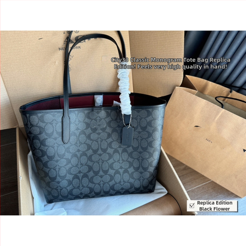 Τσάντα Tote σε στυλ street trend, Υλικό PVC, Εσωτερική επένδυση από δέρμα αγελάδας, Οριζόντιου τετράγωνου σχήματος