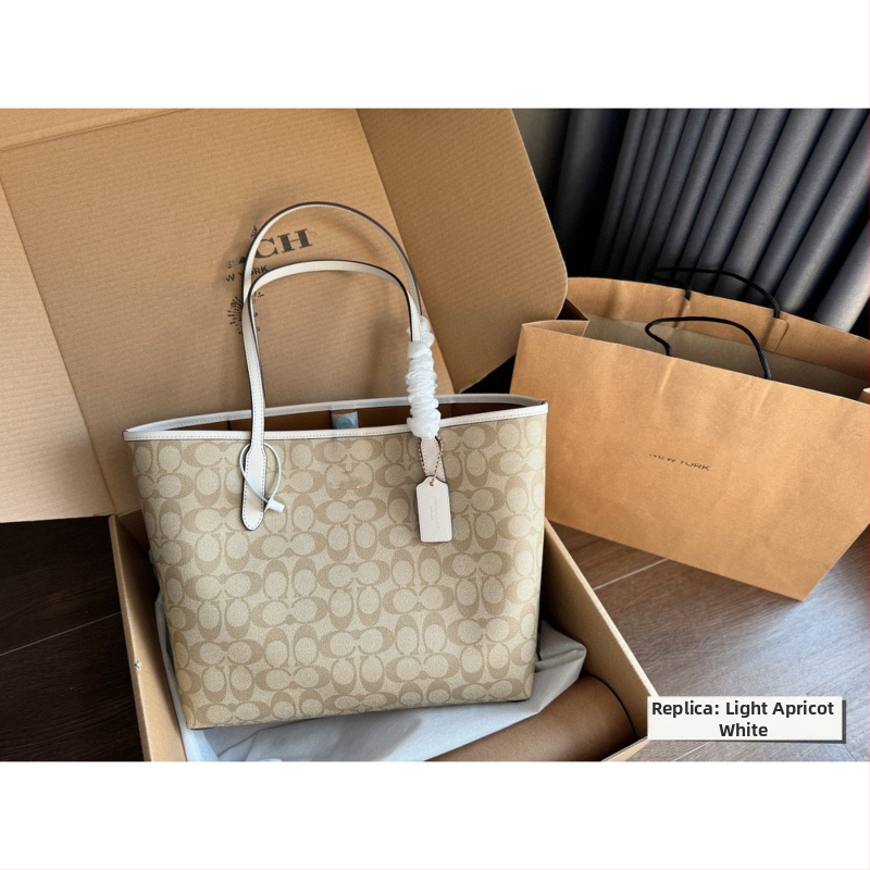 Τσάντα Tote σε στυλ street trend, Υλικό PVC, Εσωτερική επένδυση από δέρμα αγελάδας, Οριζόντιου τετράγωνου σχήματος