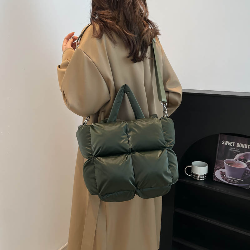 Torba Tote – Urbani minimalistizam, Oxford platno, vodoravni kvadratni oblik, zatvaranje zipom, unutarnja džep s zipom